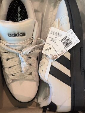 New Men's Adidas Tennis Shoes